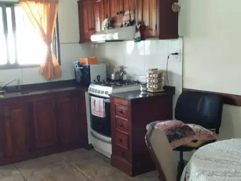 Casa 4 ambientes con 2 baños