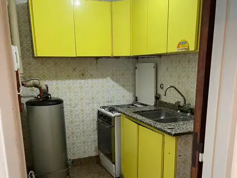 PH de 2 dormitorios con patio en alquiler en La Plata sobre Calle 5 [Cod: 2852-444]