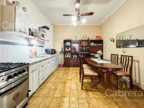 Casa 5 ambientes con 2 baños