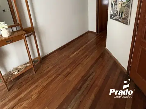 Casa 9 ambientes con 3 baños