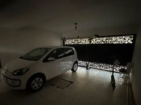 Casa en Alquiler con 2 cocheras