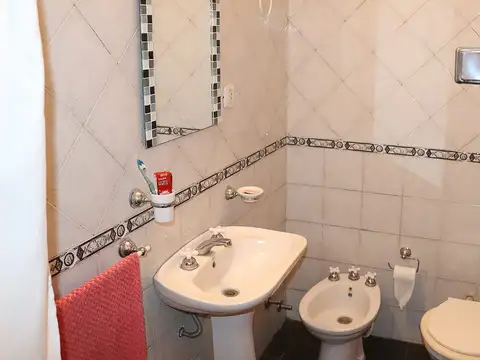 EN VENTA CASA QUINTA EN PASO DEL REY, MUY BIEN UBICADA A SOLO 5 CUADRAS DE ACCESO OESTE - FICHA 8797
