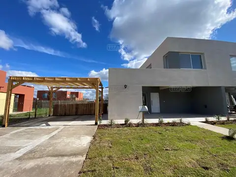 Casas del Este Av Parque y Diagonal Basabe altura al 1100