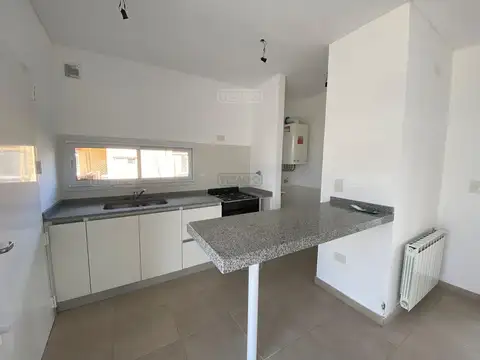 Casa en Alquiler en Pilar del Este - Casas del Este, USD 900