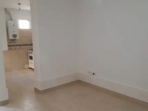 Depto Tipo Casa en Alquiler en Mataderos, $ 700.000