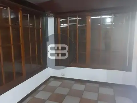 Casa en Venta con 4 cocheras