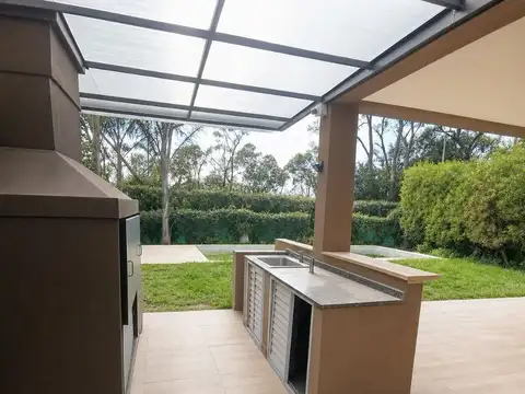 Casa 6 ambientes con 3 baños