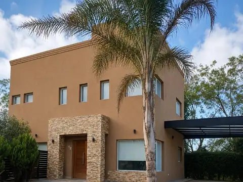 Casa a la venta Hudson Berazategui Chico 6 ambientes