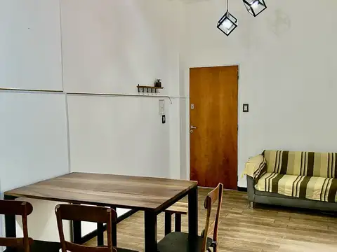 Un dormitorio amoblado con patio - 9 de julio 551