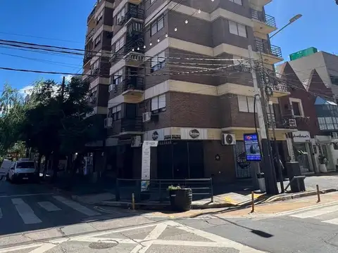 Alquiler, cochera, pleno lanusita, planta baja