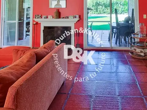 Casa en Venta con 2 cocheras