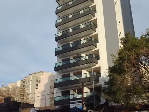 VILLA LURO. AV. RIVADAVIA 10.100. SEMIPISO 3 AMB FRENTE BALCON Y COCHERA.