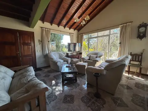 Casa 6 ambientes con 2 baños