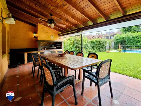 Casa en Venta con 2 cocheras