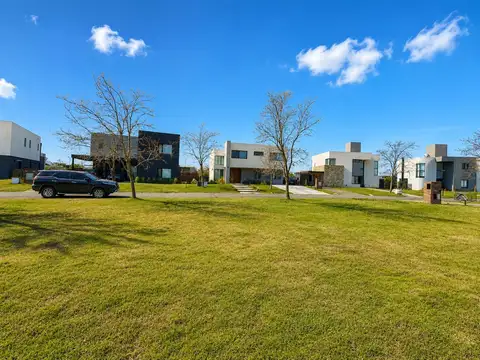 El Canton-Barrio El Golf