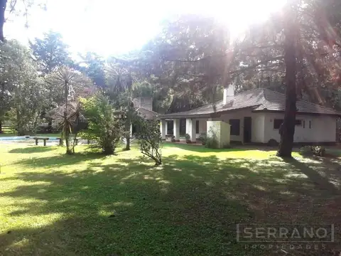 Venta Casa 4 amb con piscina en Barrio Parque Sakura, Exaltación de la Cruz