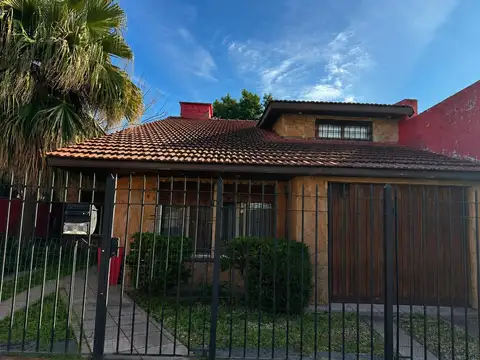 VENTA CASA 4 AMBIENTES QUILMES OESTE