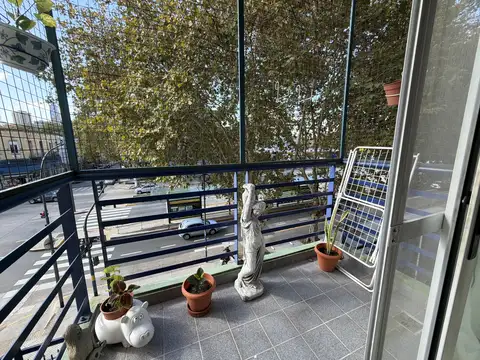 hermoso departamento de 2 ambientesal frente con balcon