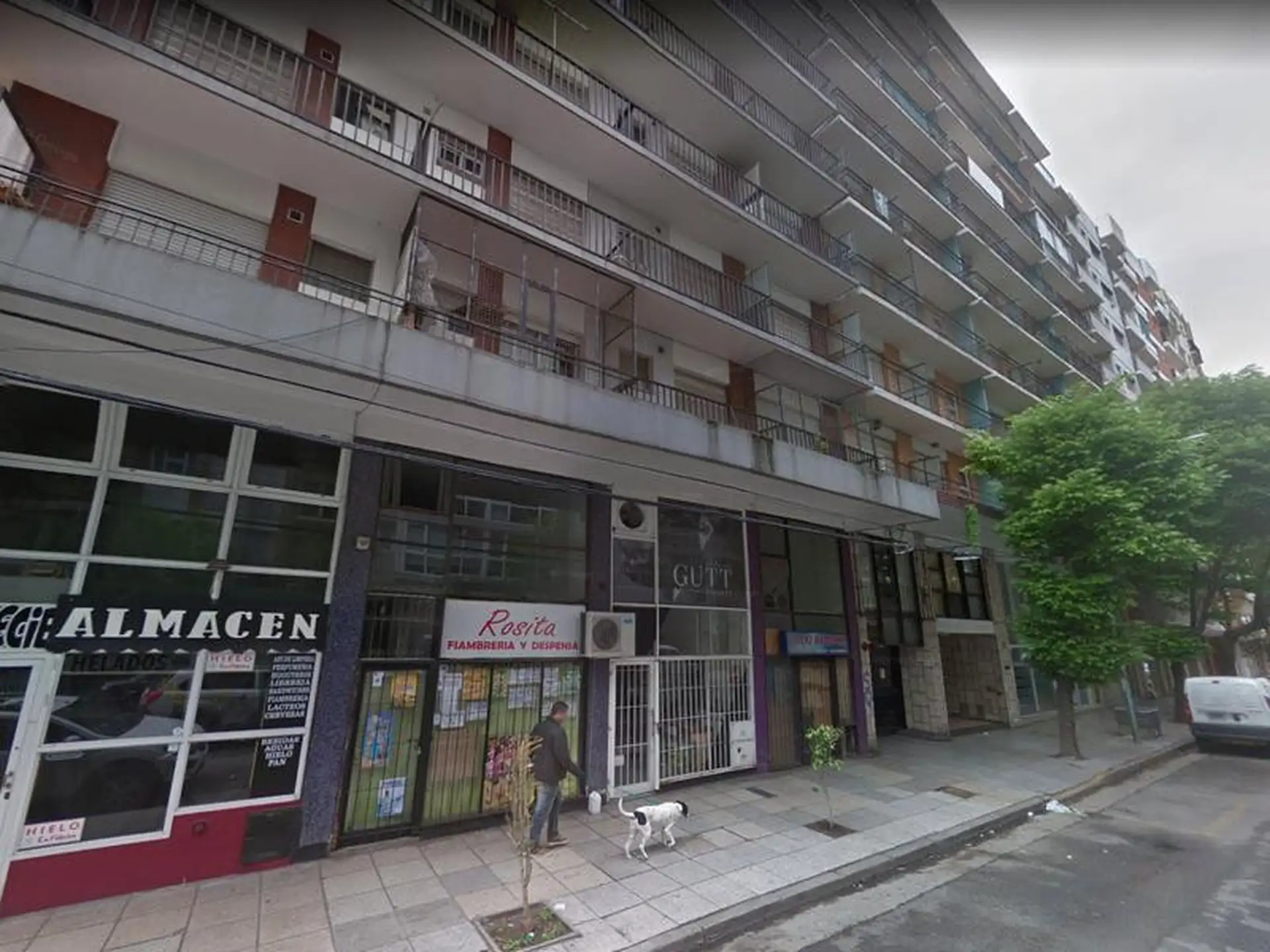 Depto 2 amb, 42m² con balcón al frente — Centro