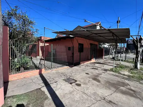 VENTA CASA 2 AMB C/PATIO Y LOCAL