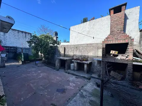 Casa 2 ambientes con 1 baño