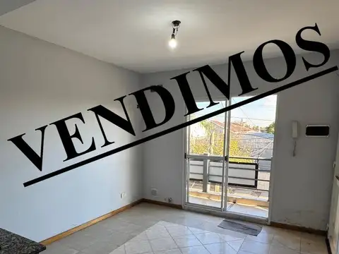 DEPARTAMENTO AL FRENTE EN VENTA CON BALCON - APTO CREDITO