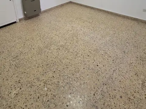 Emilio Castro 100, Piso pb