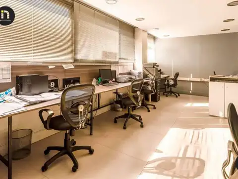Oficina en Venta con 3 cocheras