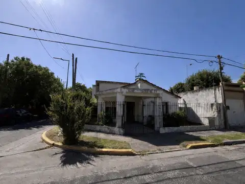 Casa en Venta en Gonnet [Cod: 7727-7540670]
