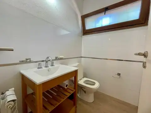 Casa 6 ambientes con 2 baños