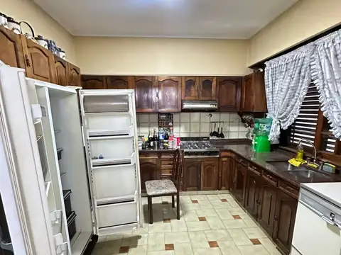 Casa 5 ambientes con 4 baños