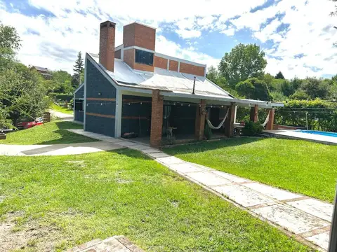 VENTA CASA ICHO CRUZ 4 DORMITORIOS CON PILETA