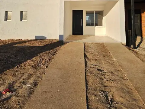 DUPLEX EN VENTA 3 DORMITORIOS 2 BAÑOS COLINAS DE MANANTIALES