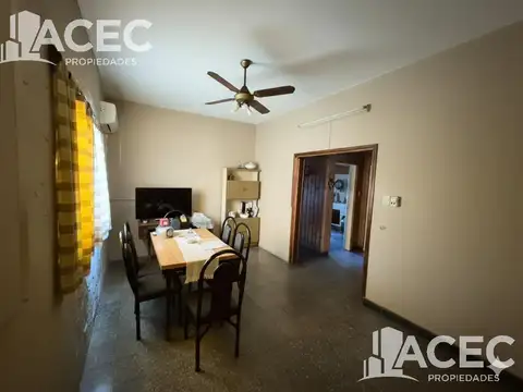 Saavedra al 2300 - Casa al frente c/ cochera