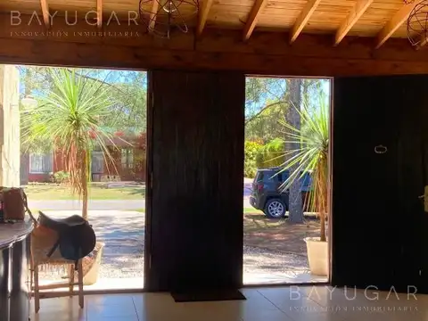 Casa en Venta con 3 cocheras