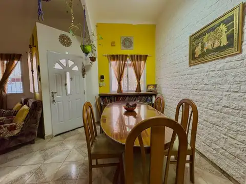 Depto Tipo Casa 3 ambientes con 2 baños