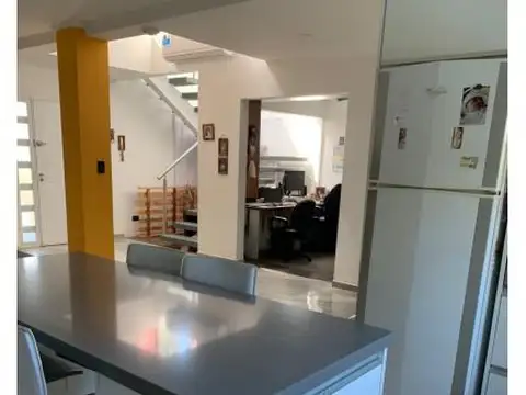 Casa 5 ambientes con 3 baños
