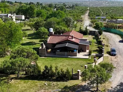 VENTA CASA QUINTA 2/3 DOR, PISCINA Y 2.300M² DE PARQUE. B° Semi Privado La Josefina, Parque Siquiman