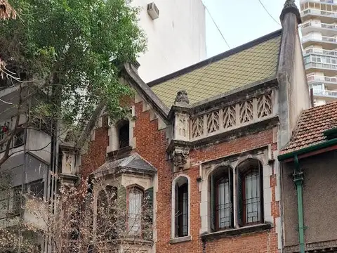 Casa 13 ambientes con 4 baños