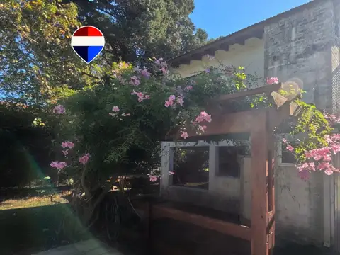 Casa 5 ambientes con 1 baño