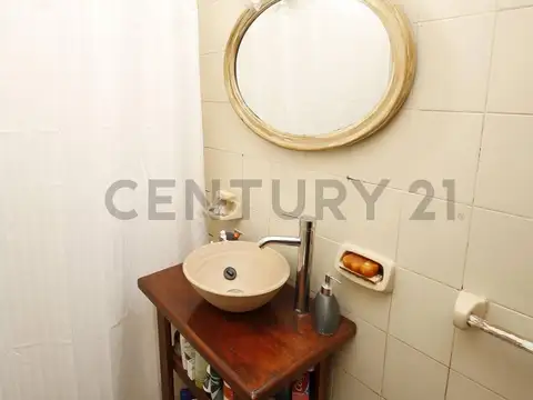 4 bis entre 519 y 520 , Piso 0