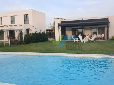 CASA A LA VENTA BARRIO CERRADO SANTA GUADALUPE, PILAR DEL ESTE 1000