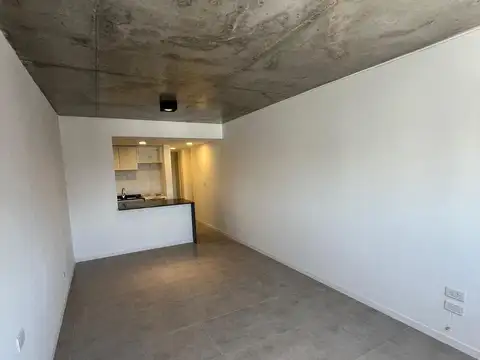 Monoambiente en VENTA, MORENO Y MONTEVIDEO, luminoso orientación ESTE, sin balcón