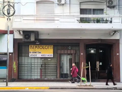 EXCELENTE LOCAL SOBRE AVENIDA, PB+SÓTANO, 173mts2 TOT.