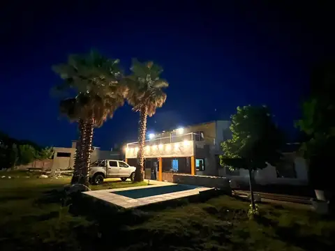 Casa 4 ambientes con 2 baños