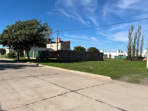 VENTA / LOTE / BARRIO EL BOSQUE / FRENTE NORTE