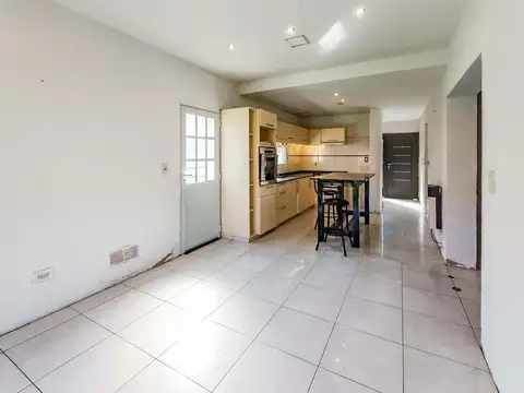 Casa 3 ambientes con 1 baño