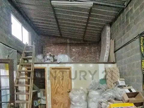 Venta de lote con galpón en&nbsp; Castelar sur, Morón. Ubicada sobre un lote de