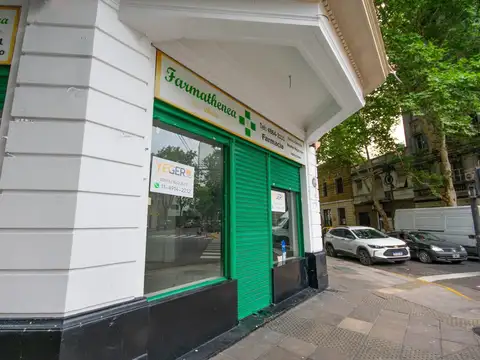 LOCAL ESQUINA BUSTAMENTE Y SARMIENTO 20mts VIDRIERA