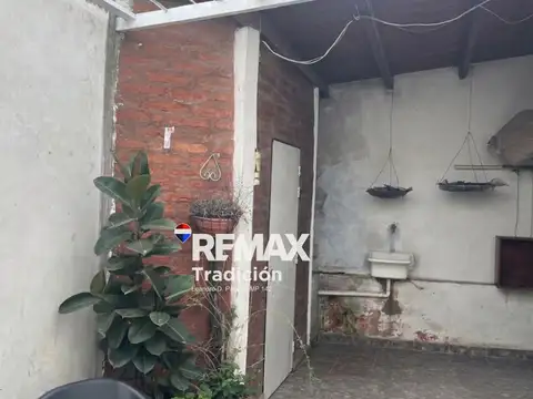 Casa 5 ambientes con 1 baño